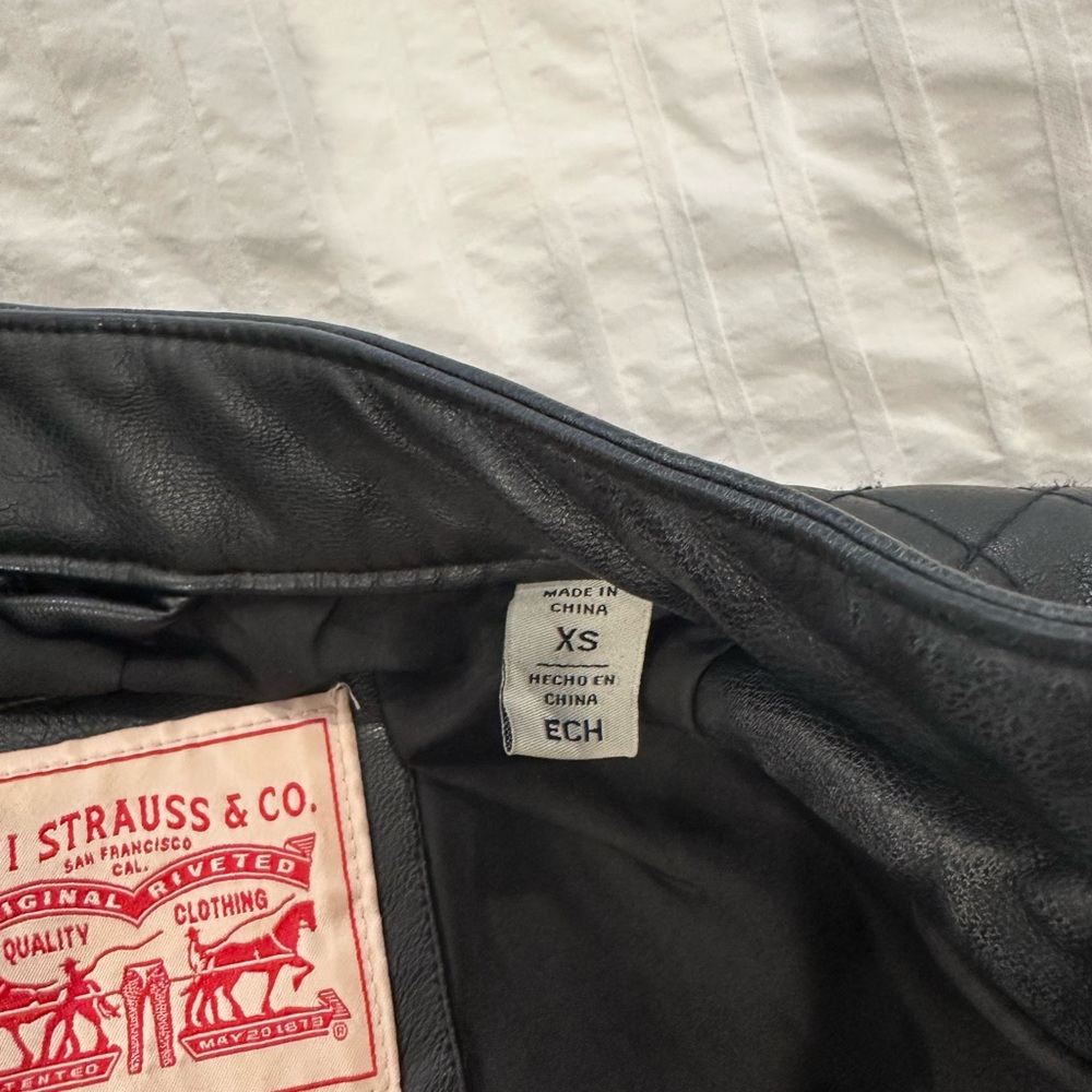 Levi’s Women's Faux Leather Moto Jacket - Black XS - Picture 6 of 9